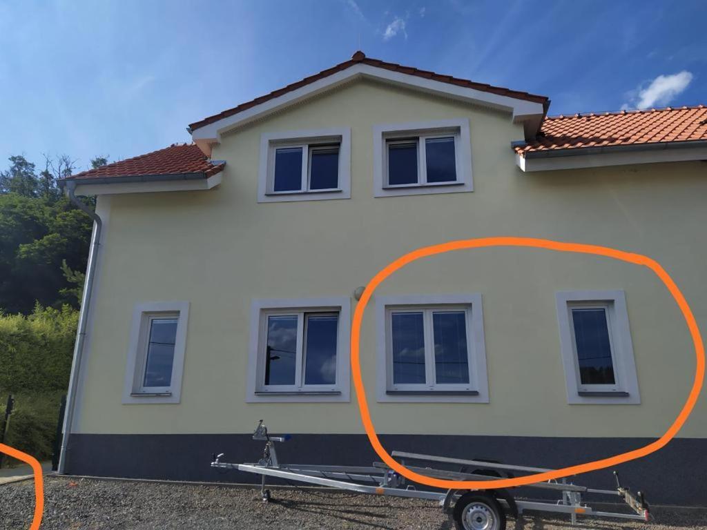 10 Apartment *